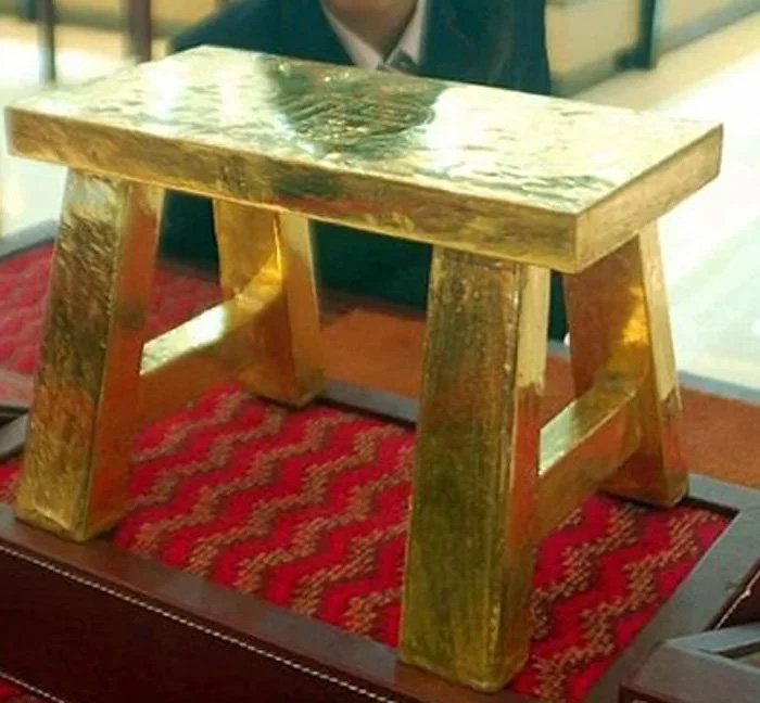 Золотой табурет - произведение китайских мастеров