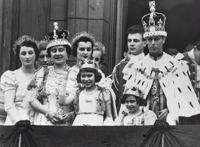День коронации Георга VI, королевская семья на балконе Букингемского дворца. 12 мая 1937 г.