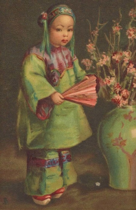 Девочка с веером. Китайская открытка. 1906 год