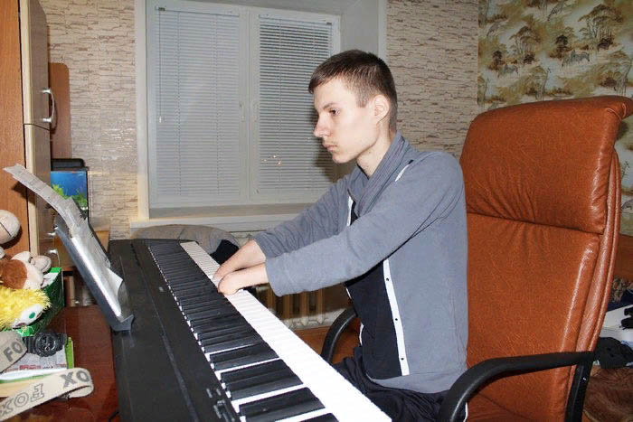 Алексей Романов – уникальный русский пианист без кистей рук