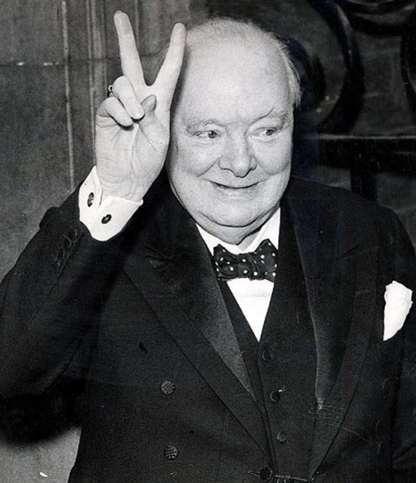 Уинстона Черчилля трудно заподозрить в искрометном юморе, но порой он его демонстрировал