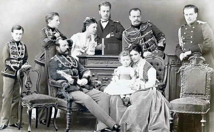 Мария Александровна с семьей