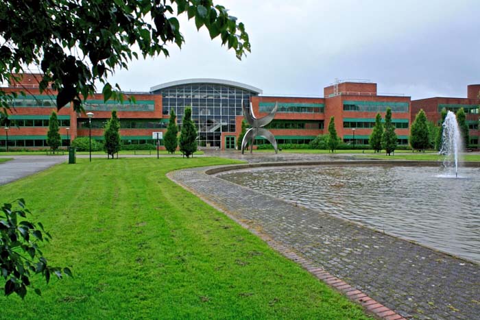 Лимерикский университет – одно из лучших учебных заведений Ирландии, появился только благодаря Чарльзу Фини