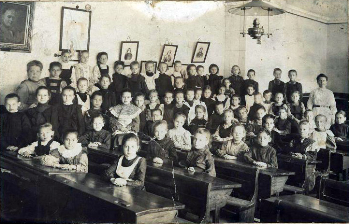 Групповой снимок учащихся гимназии, около 1905 года