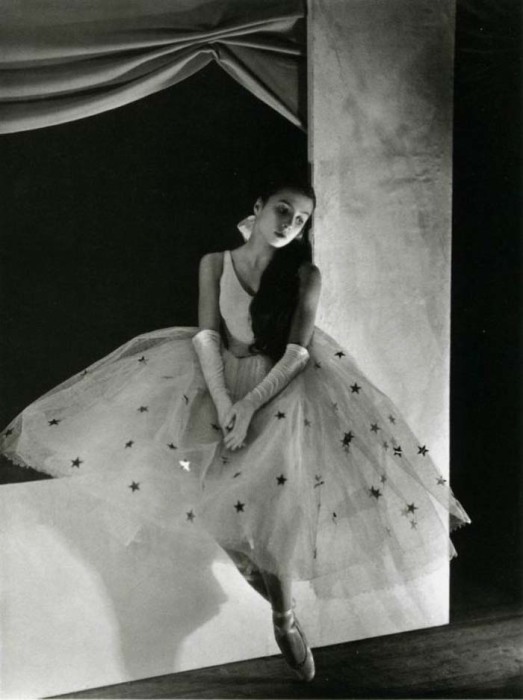 Тамара Туманова в 13 лет в балете Баланчина «Котильон», 1932 год