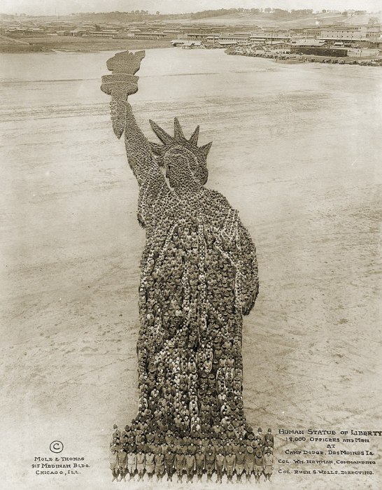 Фотопроект "Человеческая статуя Свободы", 1919 г.