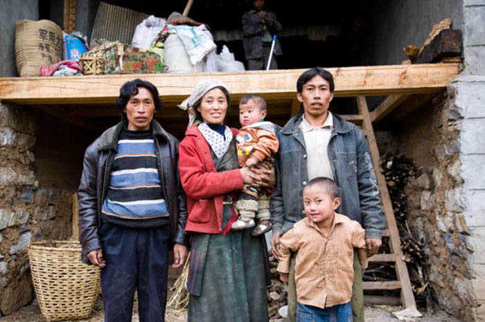 По данным исследования, проведенного в 1981 году в Мули-Тибетском автономном уезде, 32% женщин имели нескольких мужей, являющихся друг другу братьями