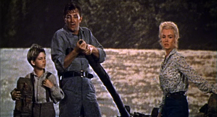Томми Реттиг с Робертом Митчемом и Мэрилин Монро в фильме «Река, не текущая вспять» (1954). Кстати, джинсы, в которых Мэрилин снималась в этом фильме, были проданы затем на аукционе «Кристи» за $42 550 