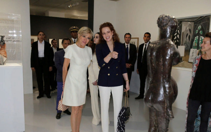 Первые леди Франции и Марокко на выставке авангардного искусства
