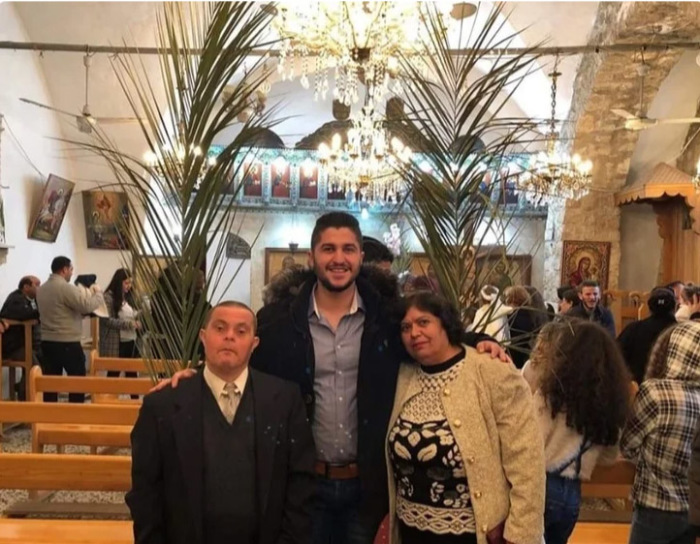 Семья Исса в местной церкви