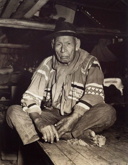 Уникальные снимки индейского быта, сделанные Чарльзом Эббетсом, помогли коренным племенам Америки добиться улучшения своего положения