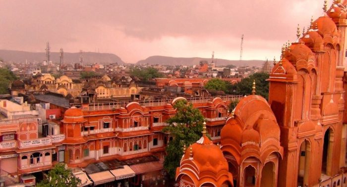 Город Джайпур в Индии выстроен из розового песчаника