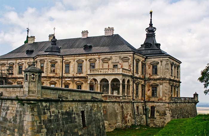 Подгорецкий замок — хорошо сохранившийся дворец с оборонительными сооружениями на востоке Львовской области, село Подгорцы