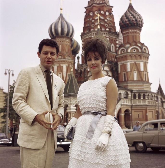 Супруги Элизабет Тейлор и Эдди Фишер на Красной площади в Москве, 17 июля 1961 года