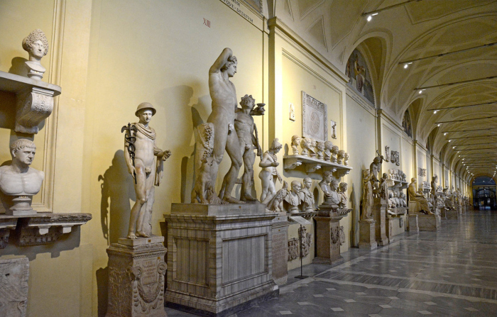 Зал Ватиканского музея Кьярамонти