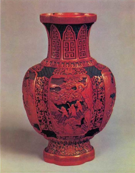 Старинная китайская ваза резного лака из собрания Музея Востока