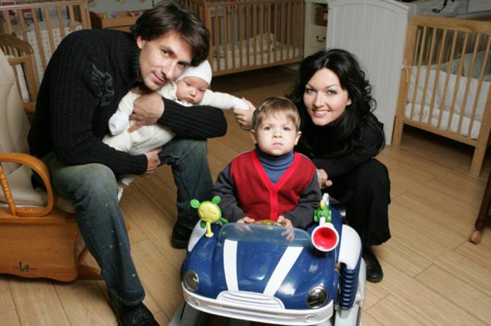 Григорий Антипенко и Юлия Такшина с двумя сыновьями
