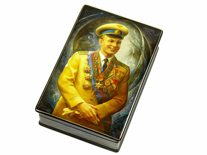 Федоскинская миниатюра. Портрет Гагарина. 