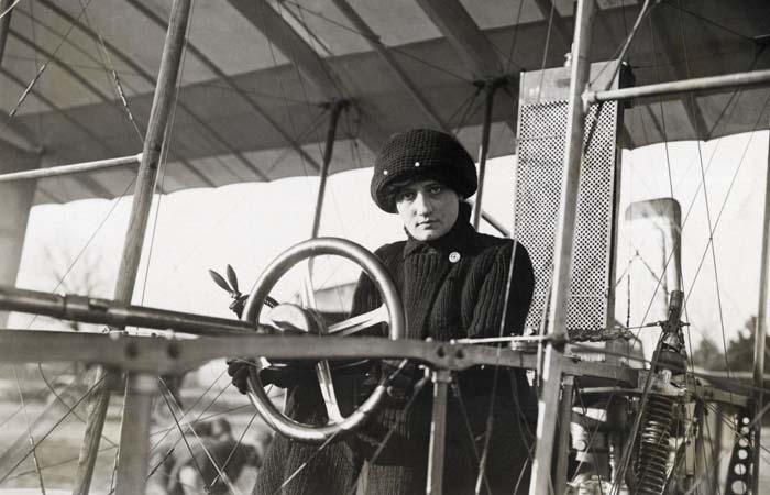 Раймонда де Ларош – первая в мире женщина-пилот
