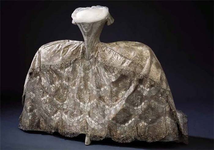 Свадебное платье Эдвиж Элизабет Шарлотты, принцессы Голштейн-Готторпской, которая выходила замуж за шведского короля 