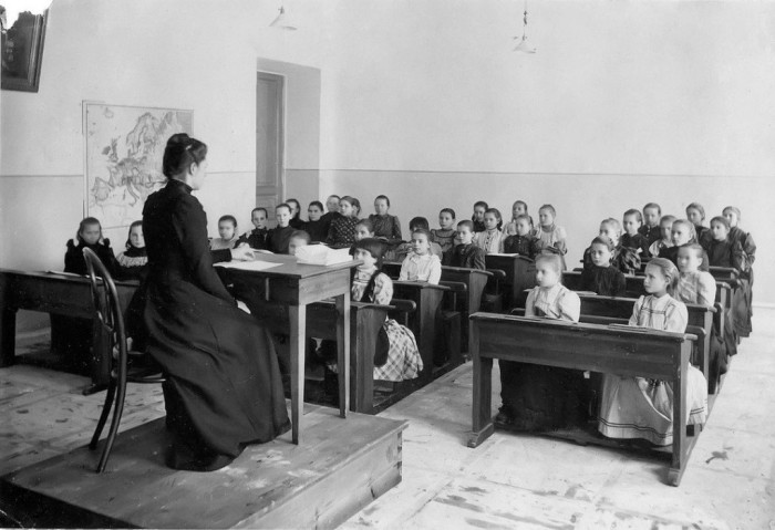 На уроке в гимназии (конец XIX – начало XX века)
