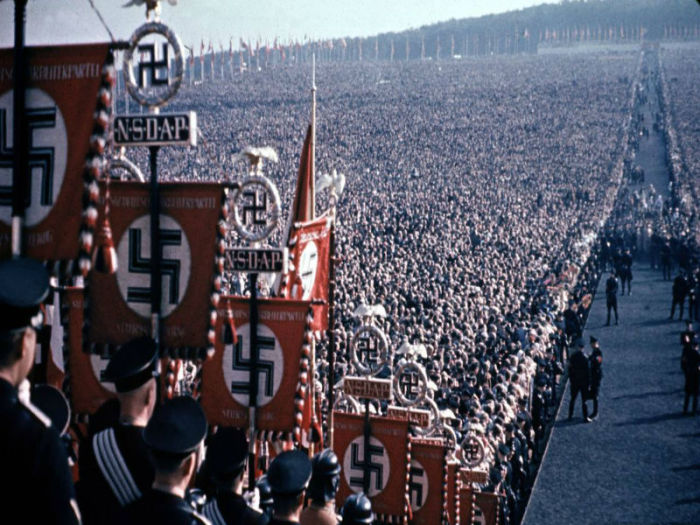 Митинг сторонников Гитлера в 1937 году