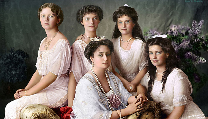Четыре дочери Романовых с матерью
