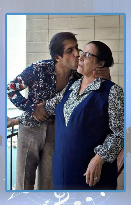 Адриано Челентано с мамой.