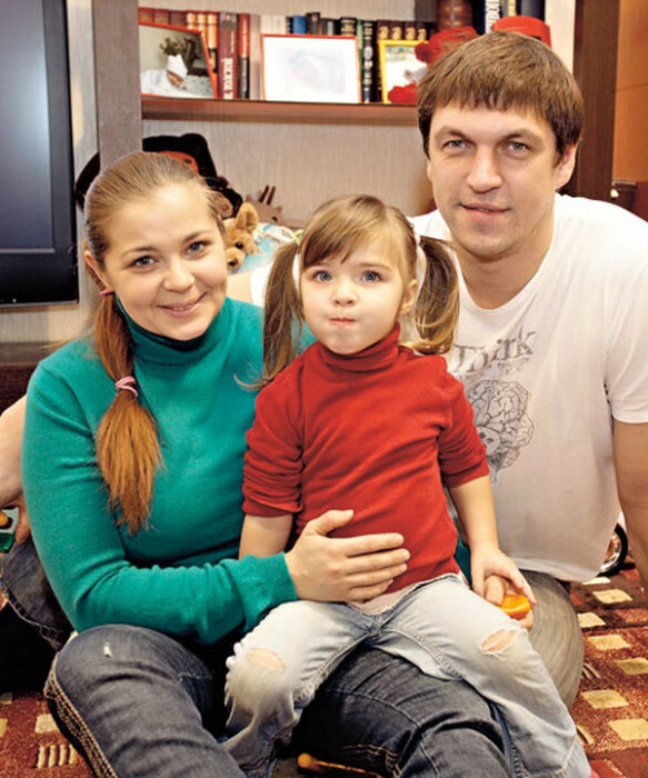 Ирина Пегова и Дмитрий Орлов с дочерью. / Фото: www.ivona.bigmir.net