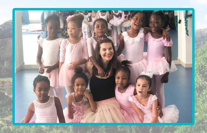 Школу танцев Елена открывала ради своих дочерей, а теперь она делает счастливыми десятки маленьких африканских девочек.