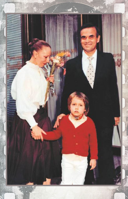 Инна Чурикова и Глеб Панфилов с сыном Иваном.