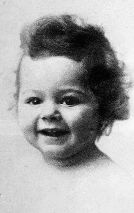 Мишель Мерсье в детстве. / Фото: www.tvbesedka.com