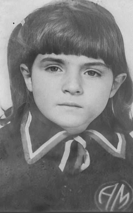 Виктория Руффо в детстве. / Фото: www.twimg.com