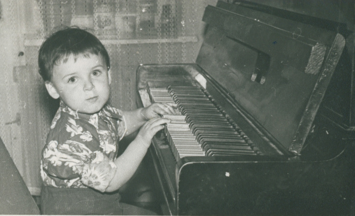 Юлиан в детстве. / Фото: www.mail.ru