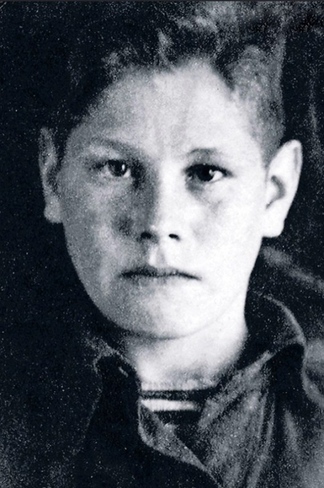 Геннадий Юхтин в детстве. / Фото: www.7days.ru