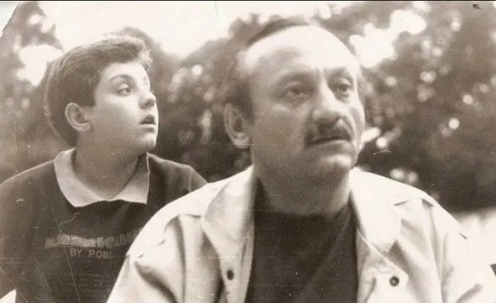 Михаил Полицеймако в детстве с отцом. / Фото: www.yandex.net