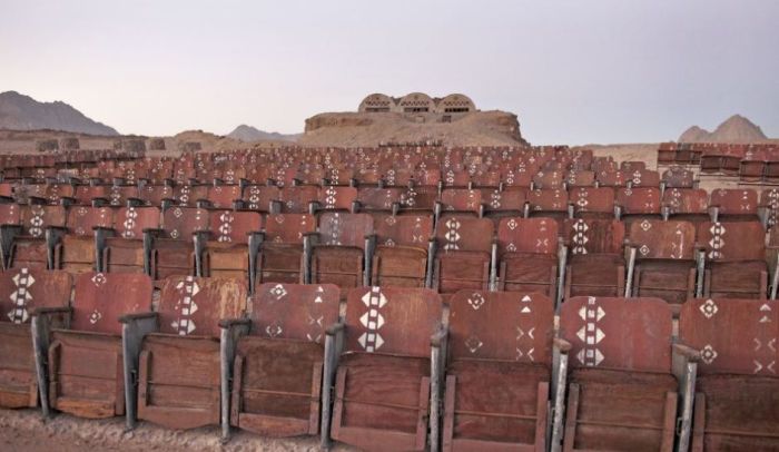 Открытый кинотеатр в Синайской пустыне. / Фото: www.anews.az
