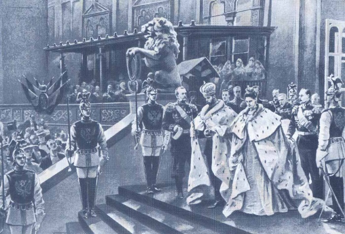 Николай II и его супруга после коронации. / Фото: www.mosantique.ru