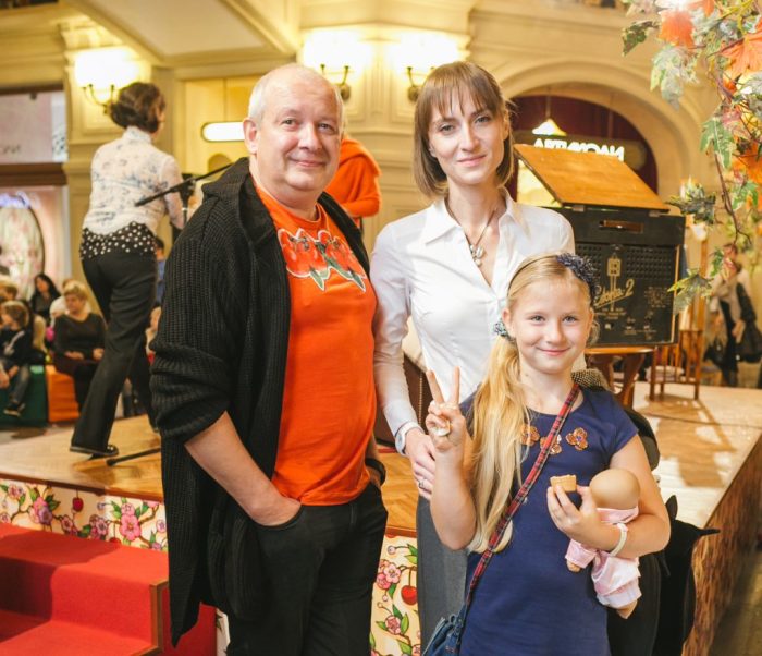 Дмитрий Марьянов и Ксения Бик с дочерью. / Фото: www.peopletalk.ru