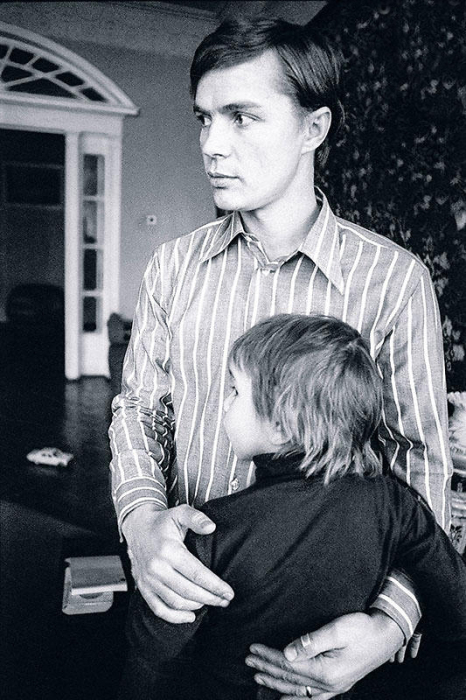 Лев Прыгунов с сыном. / Фото: www.7days.ru