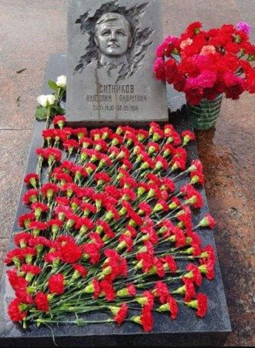 Могила Анатолия Ситникова на Митинском кладбище. / Фото: www.eacherenkova.ru