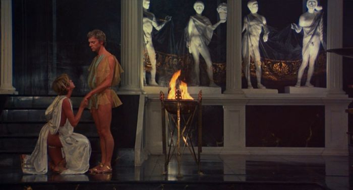 Кадр из фильма «Калигула». / Фото: www.anews.com