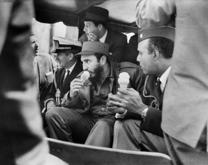 Фидель Кастро с мороженым. / Фото: www.pinimg.com