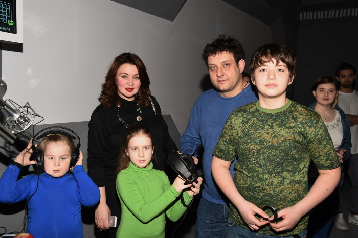 Михаил Полицеймако с женой и детьми. / Фото: www.woman.ru