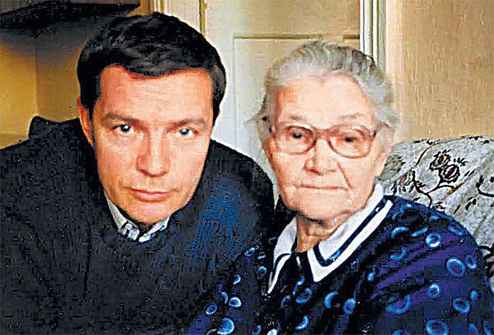 Лев Прыгунов с мамой. / Фото: www.tele.ru