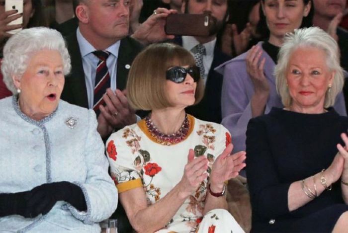 Елизавета II, Анна Винтур и Анджела Келли на Неделе высокой моды в Лондоне. / Фото: www.bbci.co.uk