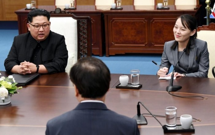 Ким Чен Ын и Ким Ё Чжон на межкорейском саммите в демилитаризованной зоне двух Корей в апреле 2018 года. / Фото: www.businessinsider.my