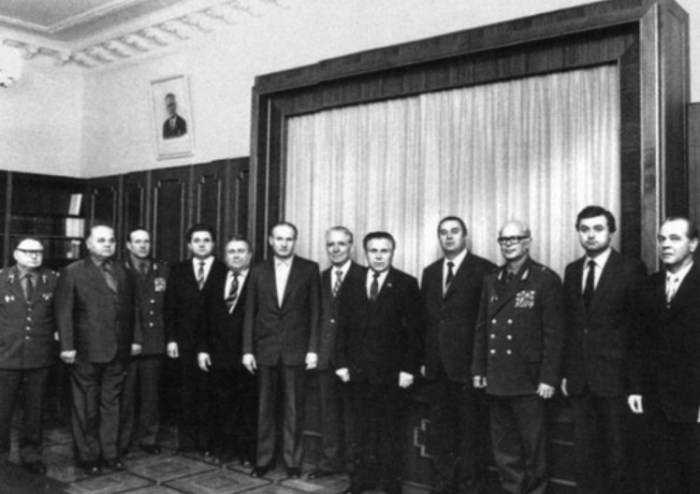 Последний снимок в кабинете министра. 19 декабря 1982 года. / Фото: www.loveread.me