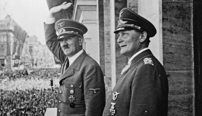 Адольф Гитлер и Герман Геринг. / Фото: www.yandex.net