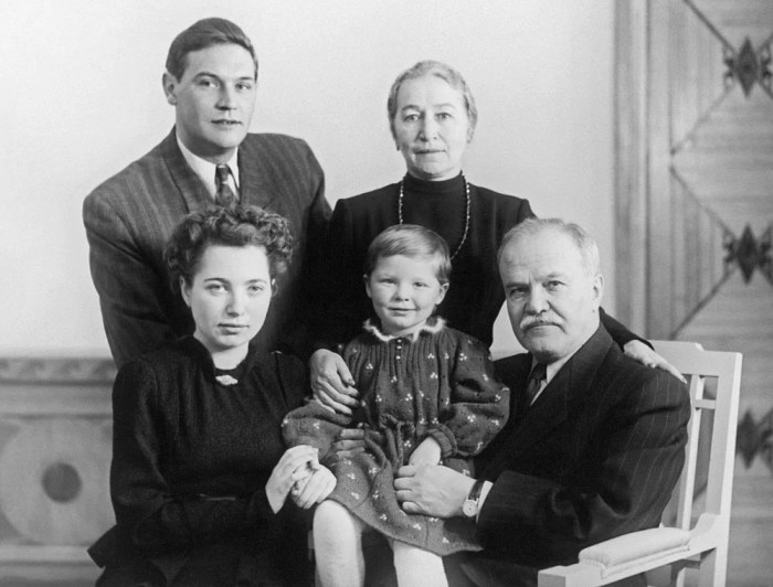 Семья Молотовых в 1953 году. / Фото: www.izbrannoe.com